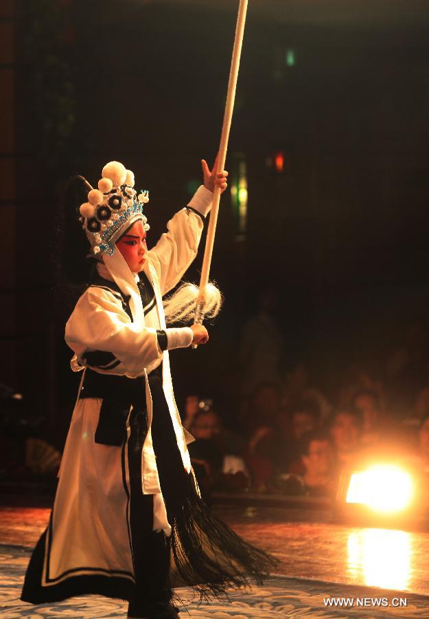 Little amateurs perform Peking Opera in Tianjin