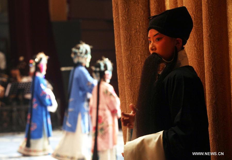 Little amateurs perform Peking Opera in Tianjin