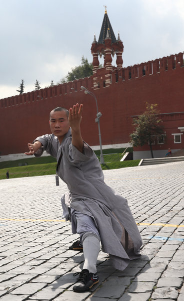 Shaolin kung fu performance hits Red Square