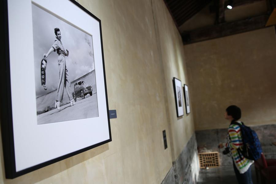 'Doisneau's Renault' photo exhibition kicks off in Beijing