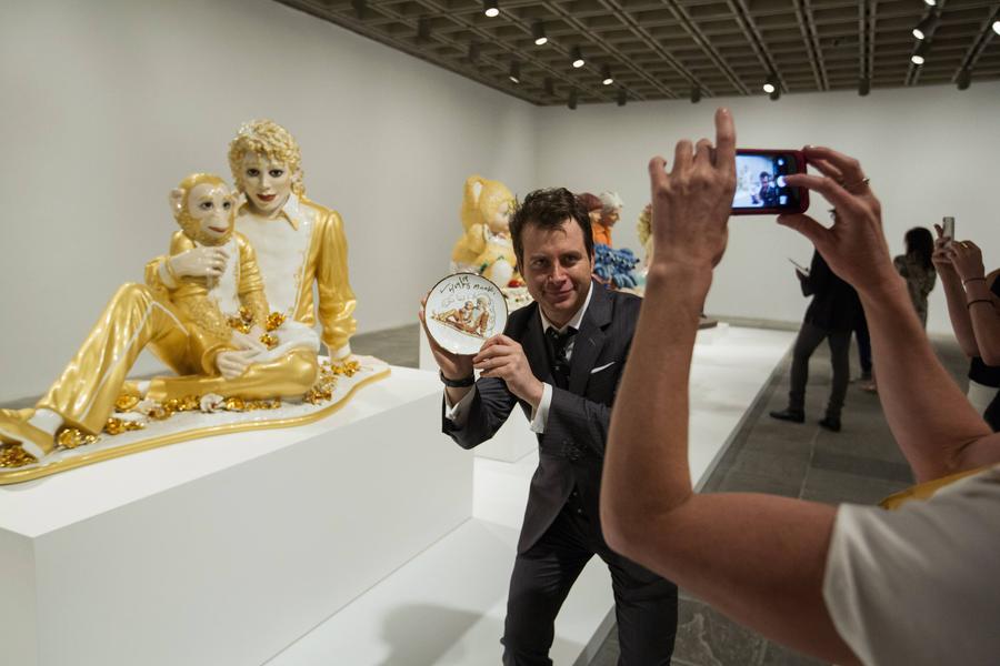 Preview of a Jeff Koons retrospective