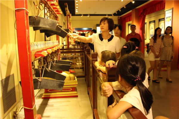 Relics of worship on display at Beijing temple