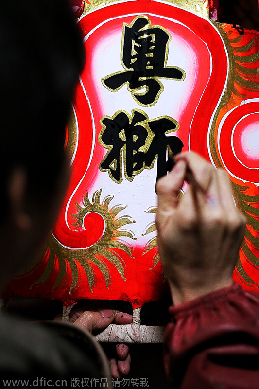 Old craft of making dancing lion mask preserved