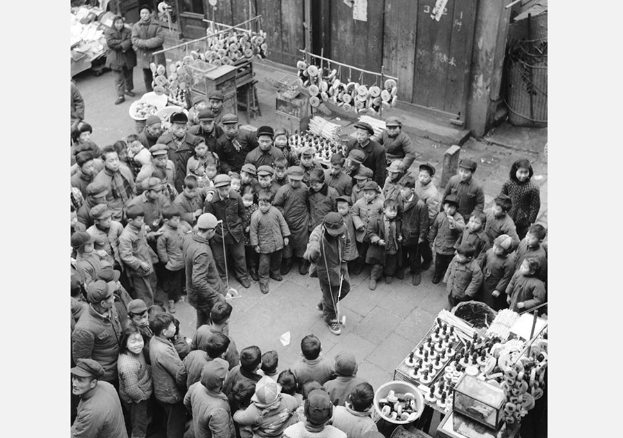 New Year scenes preserved in old photos