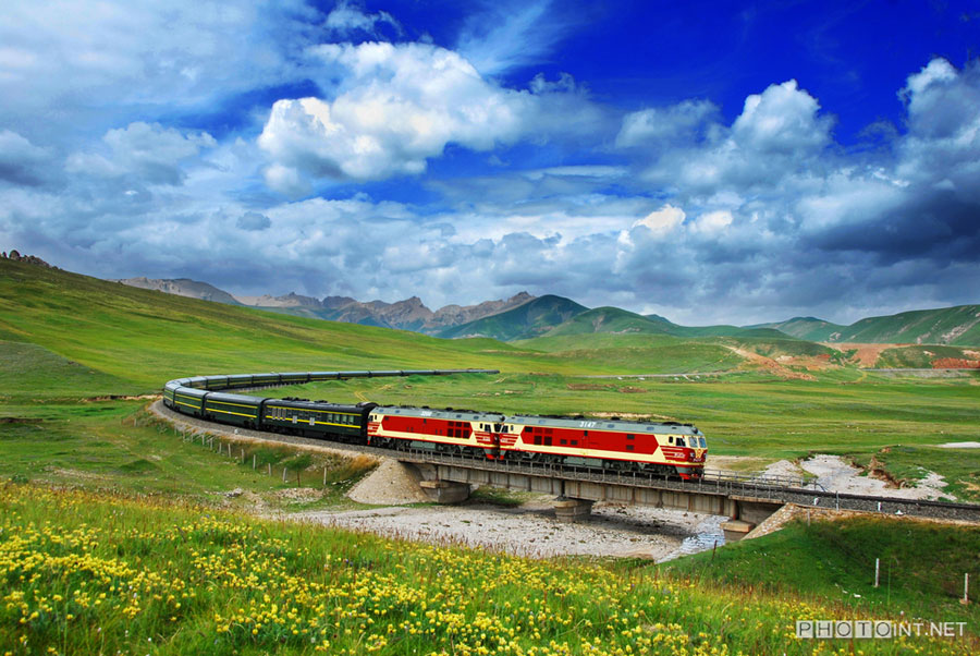 Photographer focuses lens on China's rail history