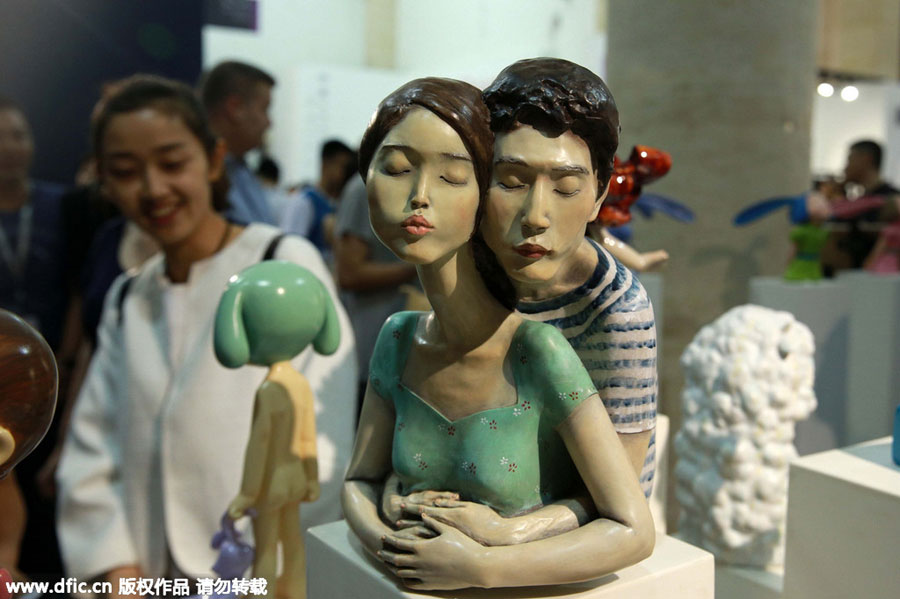 Global galleries display works at the 2015 Art Beijing expo