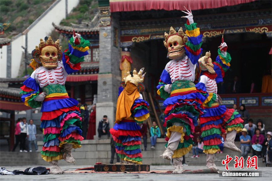 'Tiao Qian' ceremony held at ancient Taer Monastery