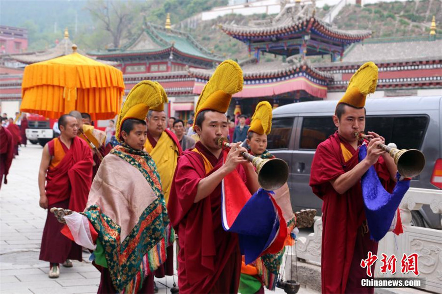 'Tiao Qian' ceremony held at ancient Taer Monastery