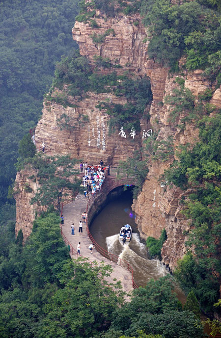 China's Red Flag Canal eyes World Heritage status