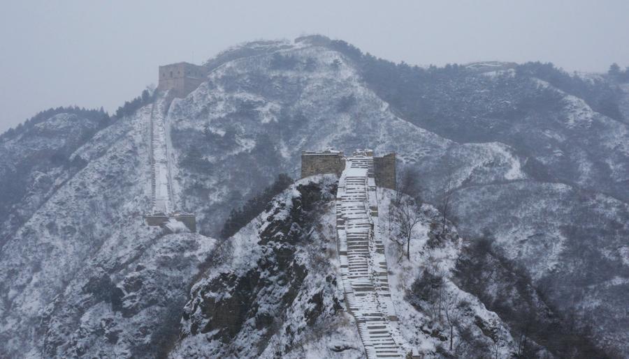 Snowfall brings beauty in Beijing winter