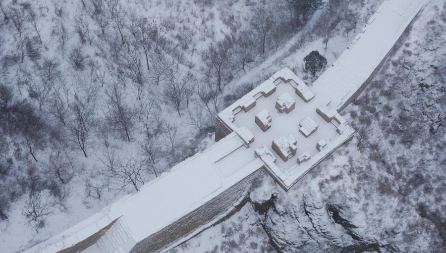 Snowfall brings beauty in Beijing winter