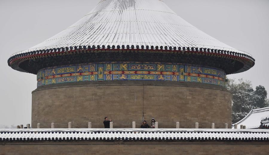 Snowfall brings beauty in Beijing winter