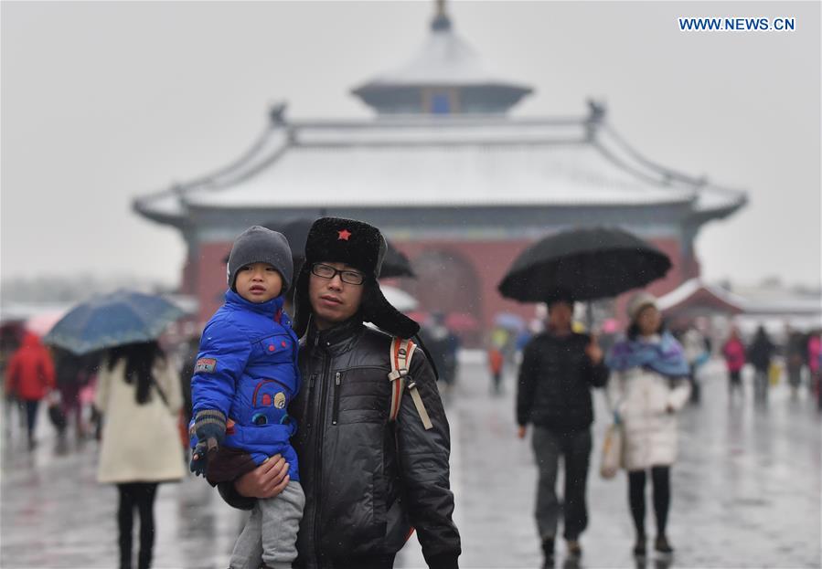 Snowfall brings beauty in Beijing winter