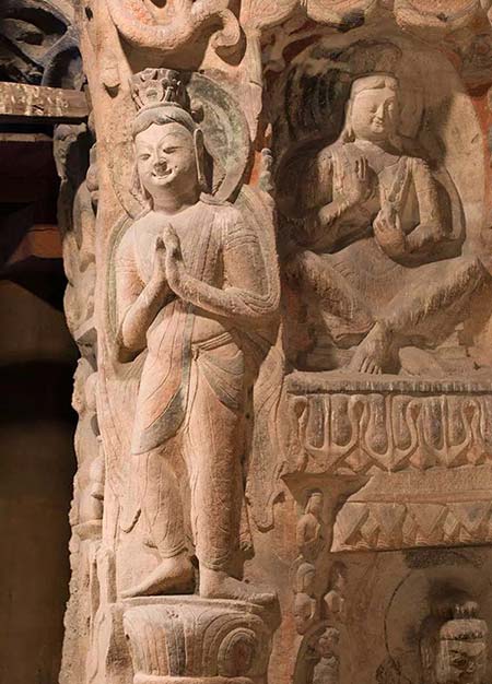 Grinning Bodhisattva statue from Yungang Grottoes amazes visitors