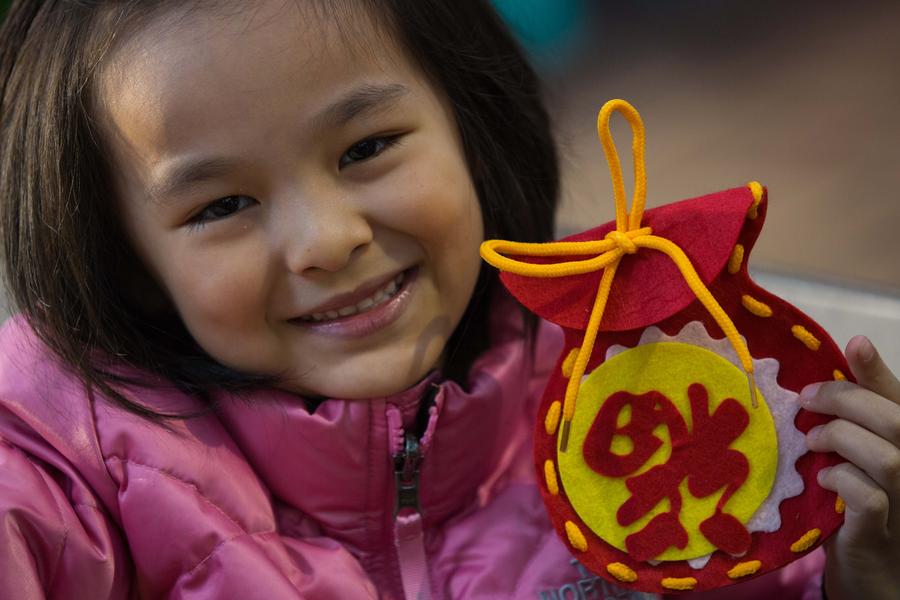 Folk art workshop held for children to greet Spring Festival in Macao