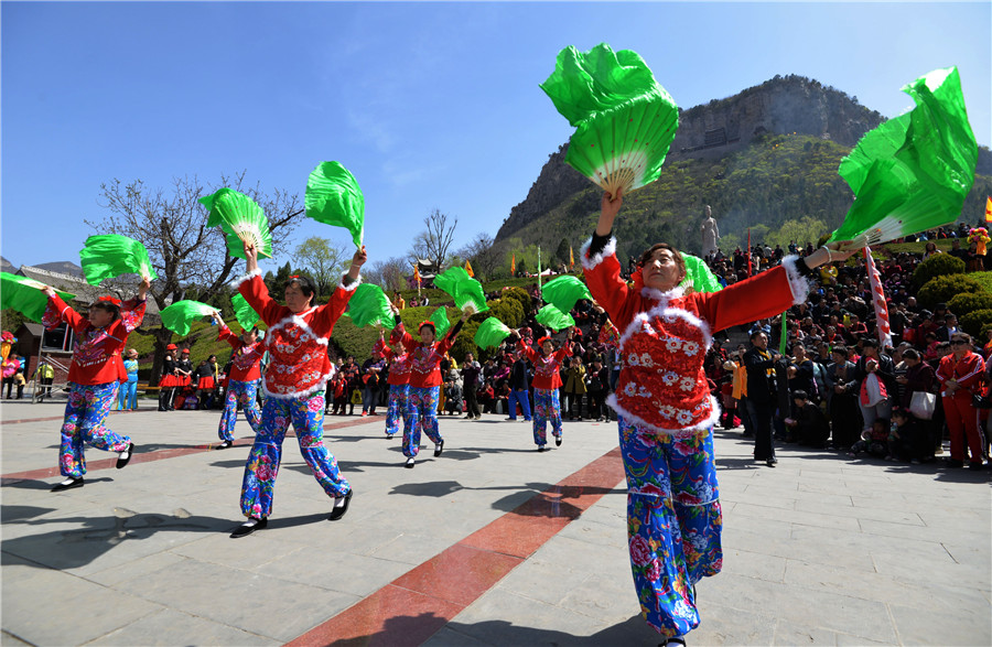 Ceremony held to worship the goddess Nuwa in N China