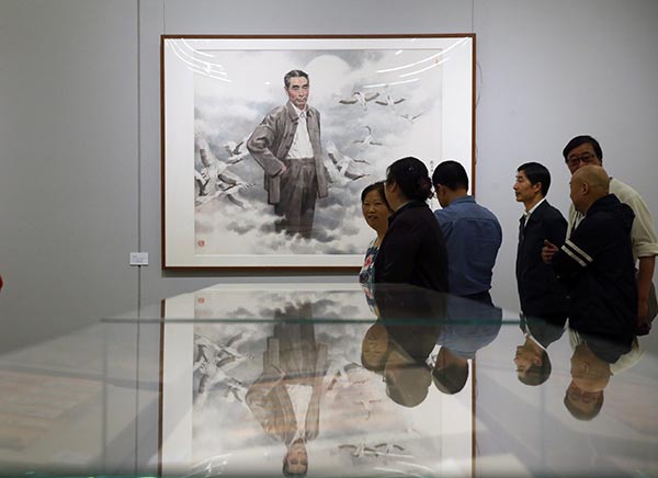 Self-taught artist displays his works in Beijing