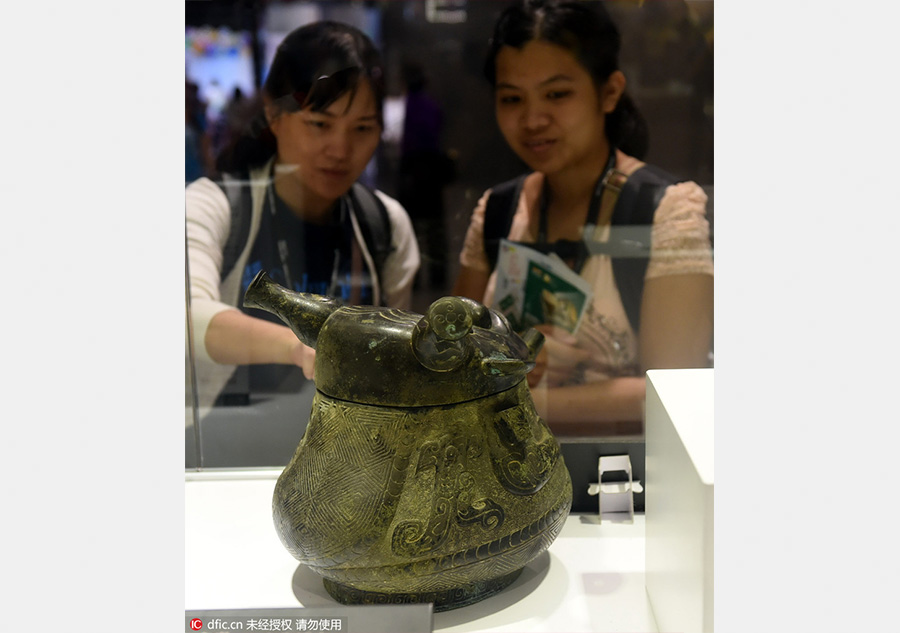 Silk road culture sparkles at Hong Kong book fair