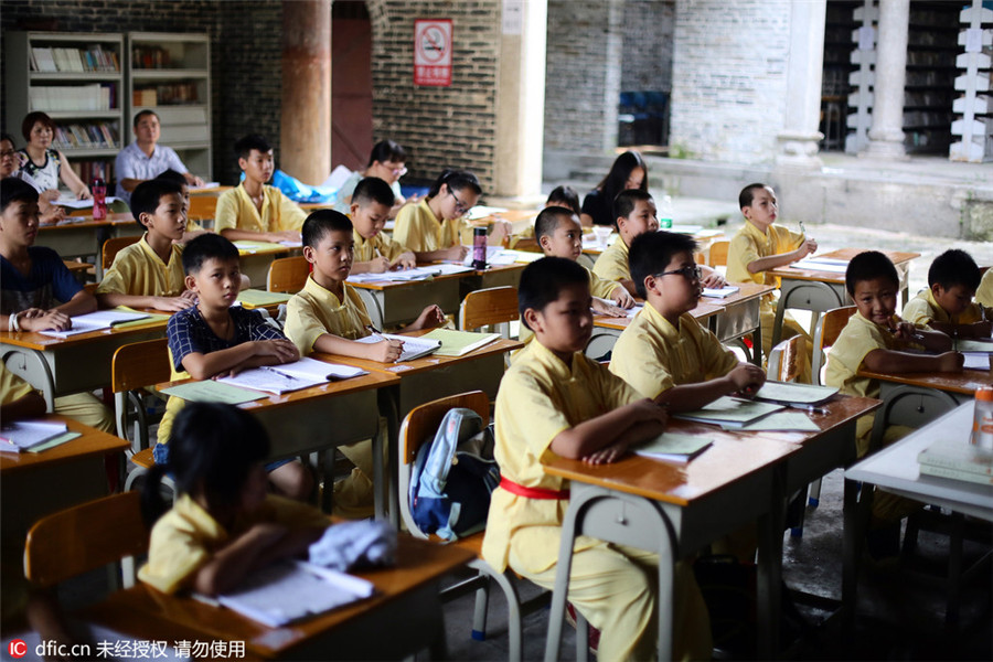 Ancient hall holds summer camp in Guangzhou