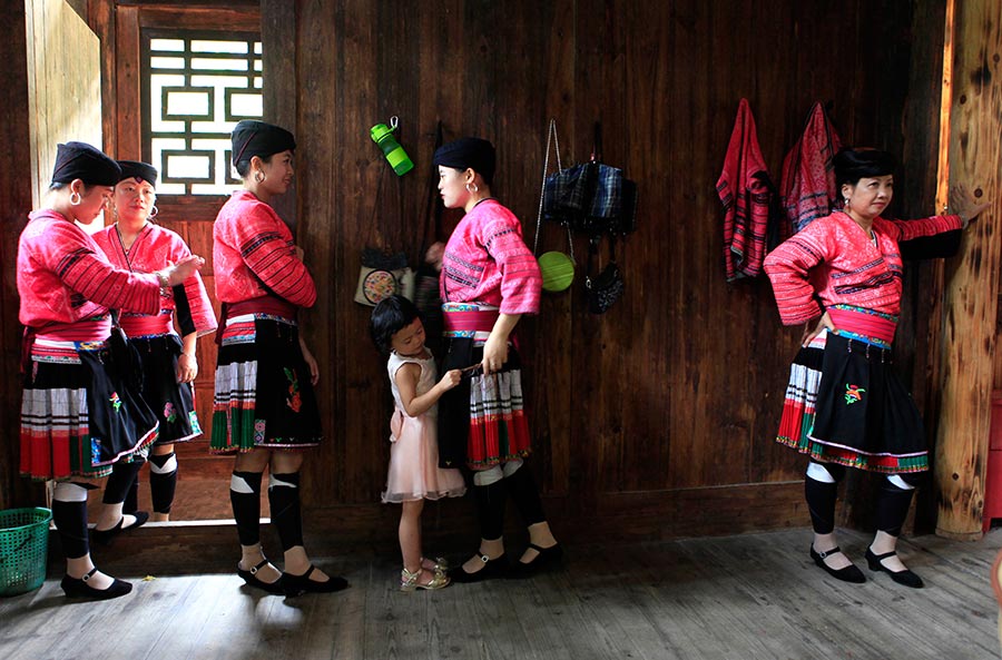 Huangluo: China's 'long hair village'