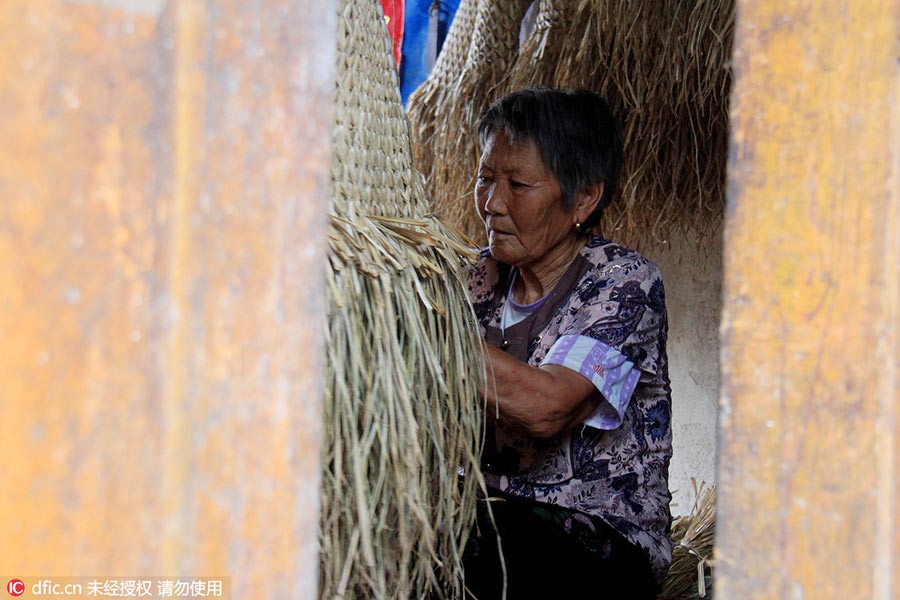 Woman keeps art of making straw rain cape alive