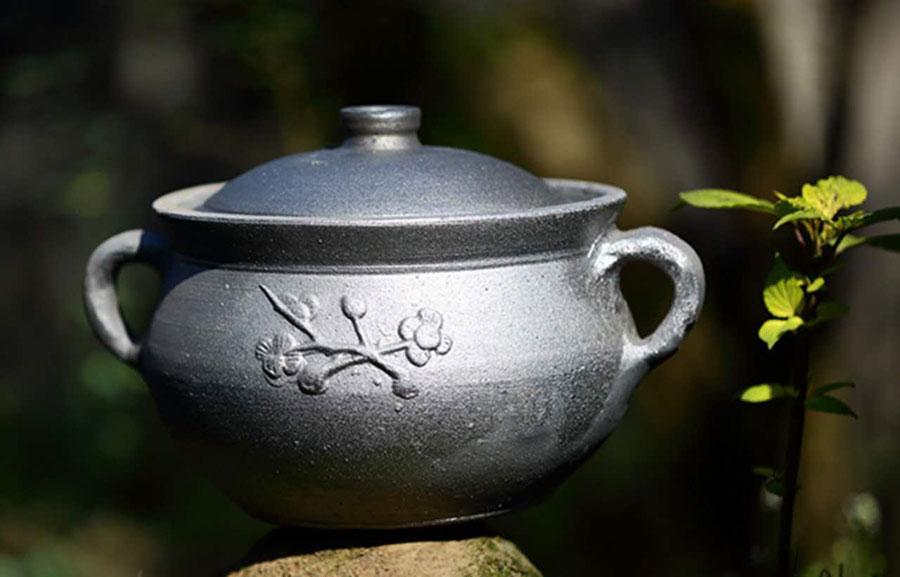 Yingjing County's hand-crafted 'black pottery'