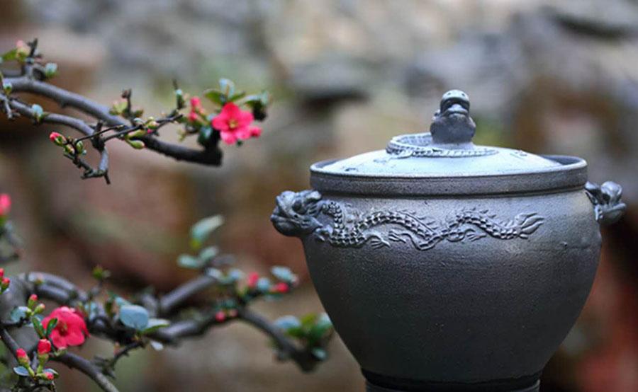 Yingjing County's hand-crafted 'black pottery'