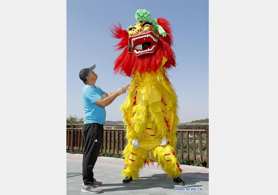 African trainees learn lion dance in NE China's Dalian