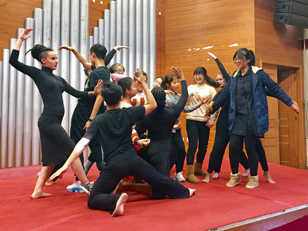 African-American college dancers engage Chinese students