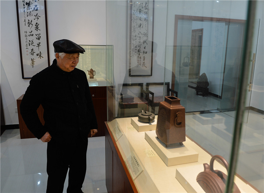 Inheritor preserves old tradition of making Yixing Zisha teapots