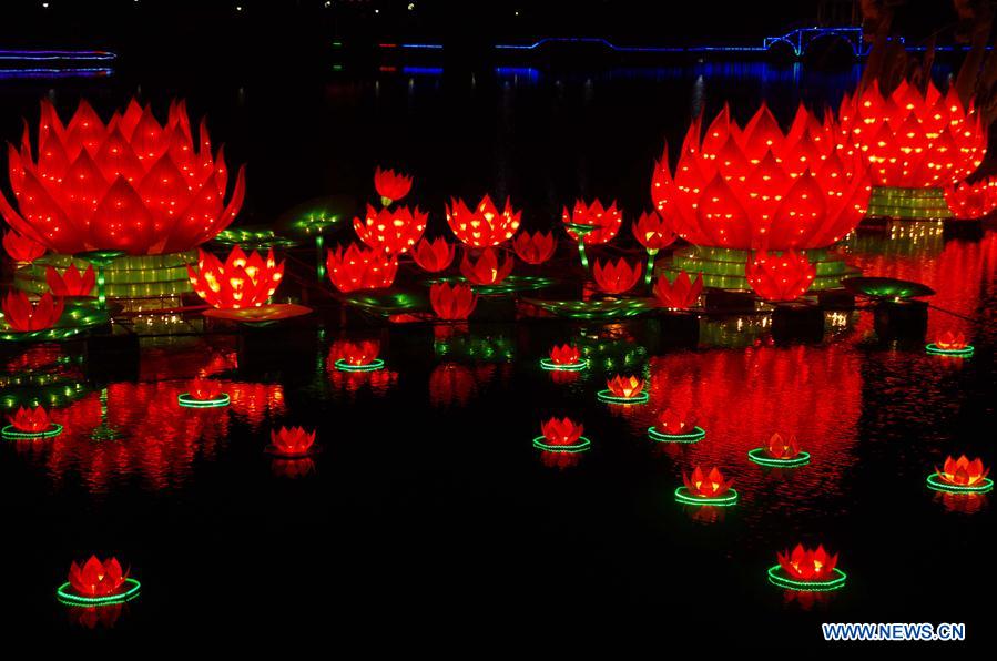 Festival lanterns lit up to greet upcoming Spring Festival in Henan