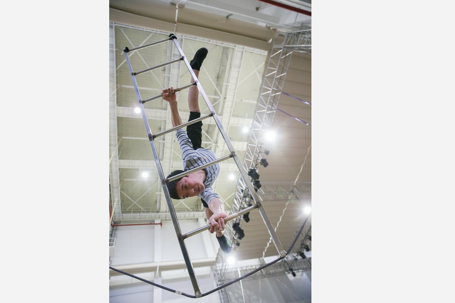 Circus school helps young Xinjiang acrobats win gold