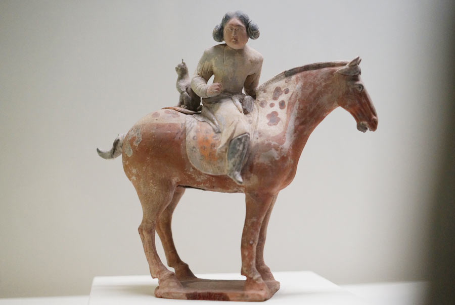 Pottery figurines showcase women's lives in ancient times