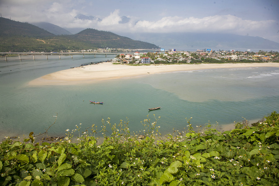 Vietnam as seen through Chinese photographers' lenses