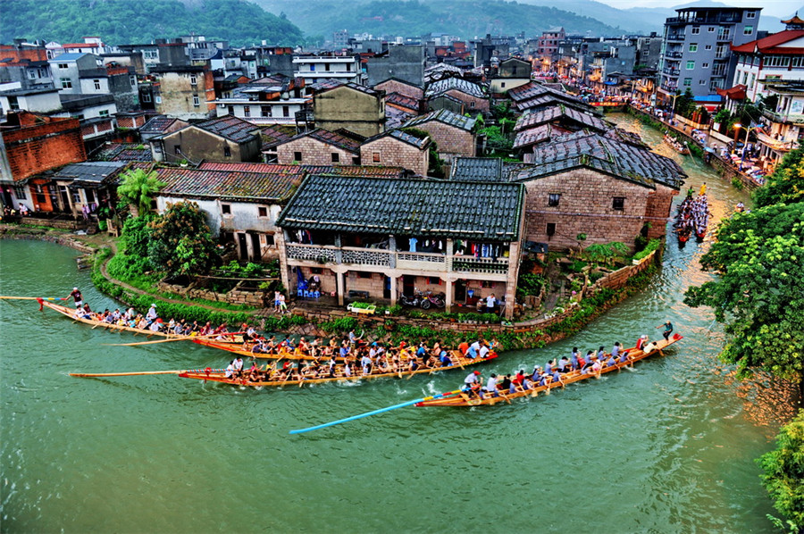 Photographers capture Dragon Boat Festival celebrations in China