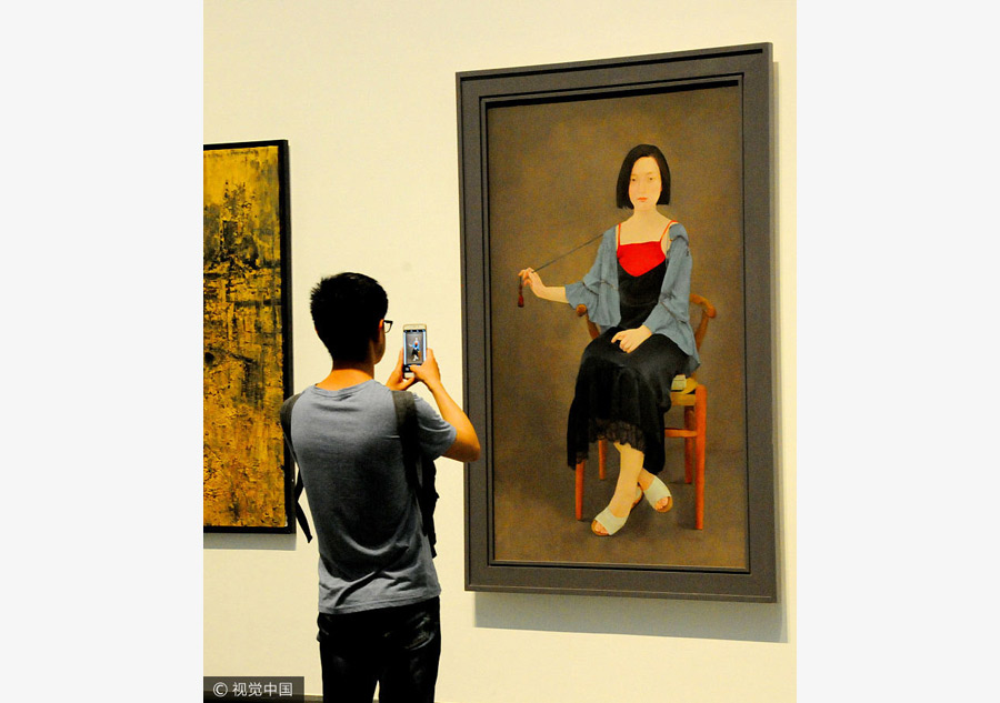 Picturesque 'Jiangnan' depicted in oil paintings in Suzhou exhibition