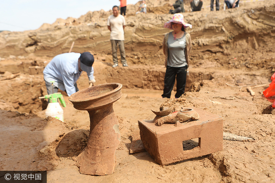 Ancient tomb discovered at construction site in N China