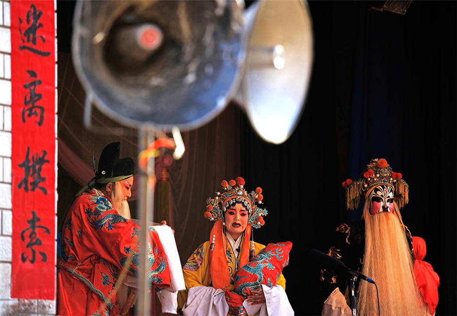 Photographer captures life on Loess Plateau in Gansu