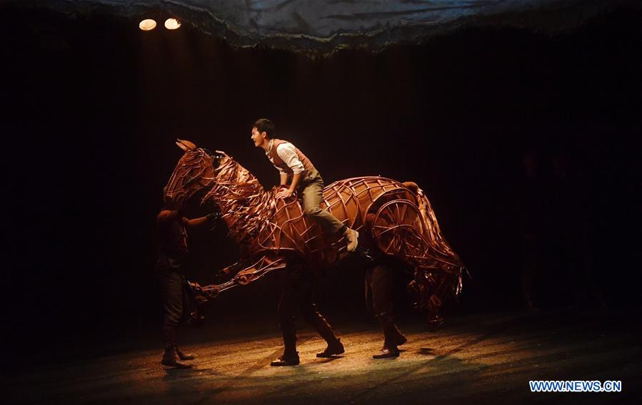 Drama 'War Horse' staged in Beijing