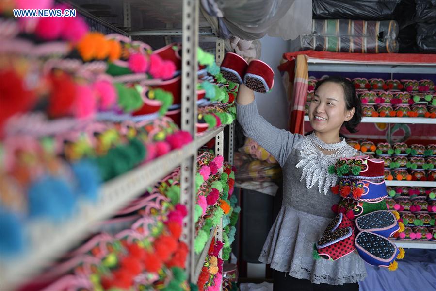 Tiger-head shoes made in N China's Hebei