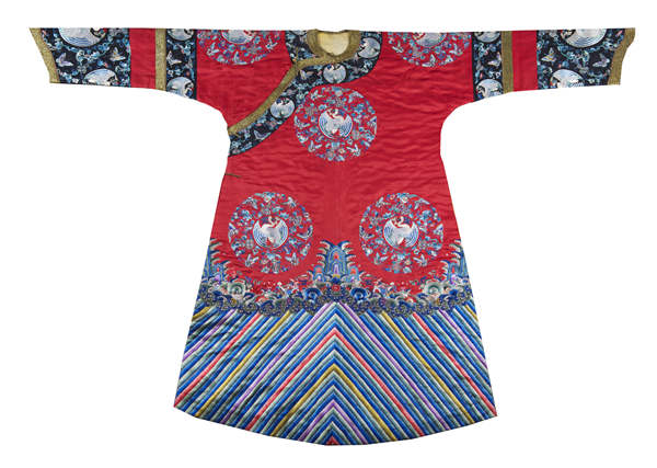 Qing clothing highlights connection with faith