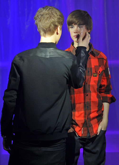 Pop sensation Justin Bieber meets wax double