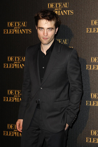 Pattinson and Witherspoon attend premiere of 'Water for Elephants' in Paris