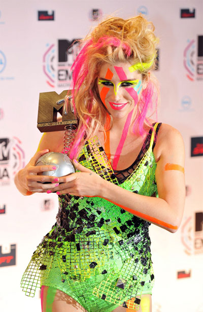 Kesha has Ultimate Warrior style