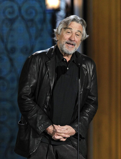 De Niro plays elder statesman at Guys Choice