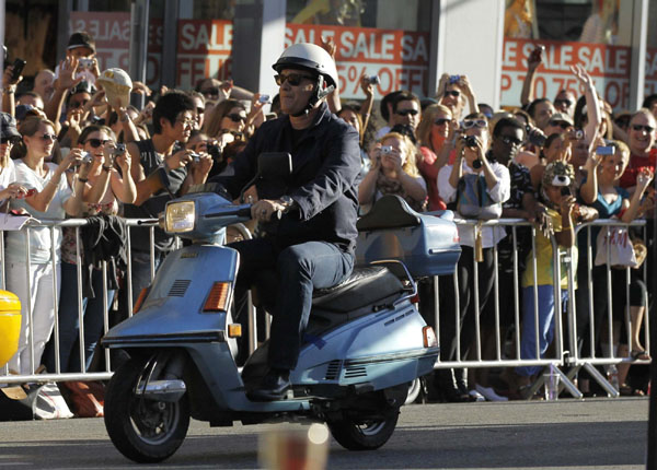 Hanks,Julia Roberts attend premiere of 'Larry Crowne' in Hollywood