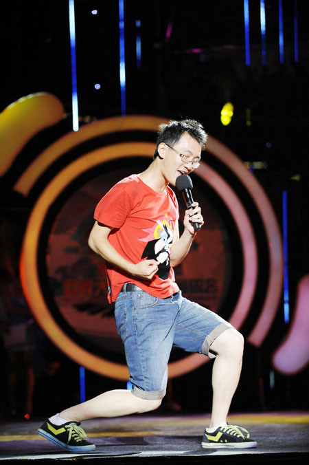 World university beach concert held in Shenzhen