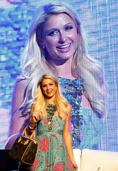 Paris Hilton opens boutique in Manila