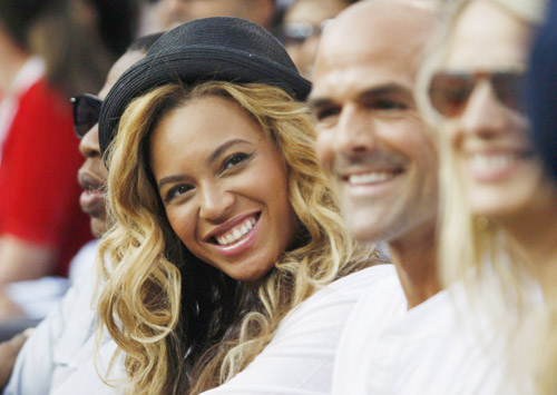 Jay-Z and Beyonce attend the match between Djokovic and Nadal