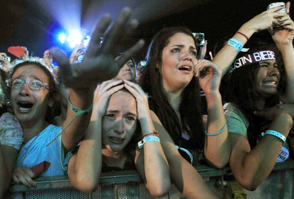 Bieber performs in Sao Paulo